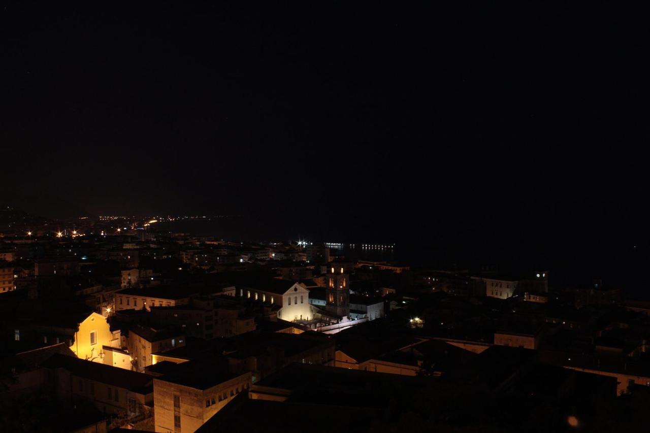 Loft Panoramico Al Centro Storico Apartment Salerno Exterior photo